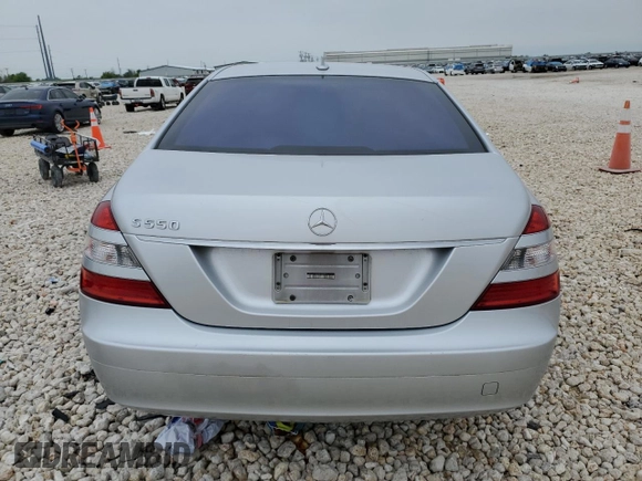 2008 Mercedes-Benz S 550 with VIN WDDNG71X08A235595, listed as a Copart auction lot 51145505 with 218,269 mi miles and Salvage Title. Bid and sale history available at DreamBid. Image 6.