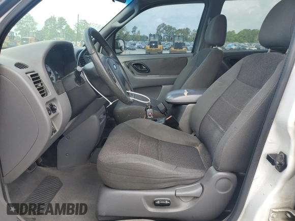 2002 Ford Escape XLT Choice with VIN 1FMYU04172KA40489, listed as a Copart auction lot 58437165 with 212,793 mi miles and Salvage title. Bid and sale history available at DreamBid. Image 7.