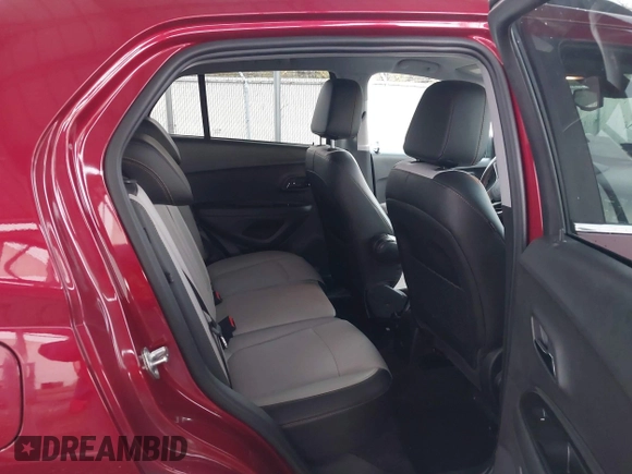 2019 Chevrolet Trax LT with VIN 3GNCJPSB2KL175848, listed as a IAAI auction lot 40926734 with 68,400 mi miles. Bid and sale history available at carsss.com. Image 8.