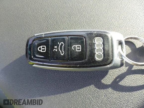 2021 Audi Q8 Premium Plus z VIN WA1EVAF14MD014781, wystawiony jako IAAI lot #42080085 z przebiegiem 53 171 mil mil oraz . Historia ofert i sprzedaży dostępna na DreamBid. Obrazek 11.