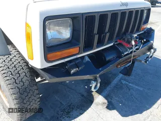 1997 Jeep Cherokee SE with VIN 1J4FJ28S7VL553270, listed as a IAAI auction lot 41825524 with 157,015 mi miles. Bid and sale history available at carsss.com. Image 6.