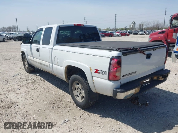 2006 Chevrolet Silverado 1500 LT1 with VIN 2GCEK19B061108884, listed as a IAAI auction lot 42072137 with 299,000 mi miles. Bid and sale history available at carsss.com. Image 3.