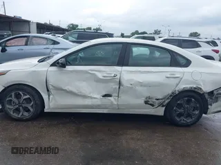 2020 Kia Forte LXS z VIN 3KPF24AD9LE208838, wystawiony jako IAAI lot #42149658 z przebiegiem 160 793 mil mil oraz . Historia ofert i sprzedaży dostępna na DreamBid. Obrazek 6.