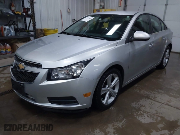 2014 Chevrolet Cruze 2LT z VIN 1G1PE5SB4E7393620, wystawiony jako IAAI lot #42056437 z przebiegiem 173 687 mil mil oraz . Historia ofert i sprzedaży dostępna na DreamBid. Obrazek 2.