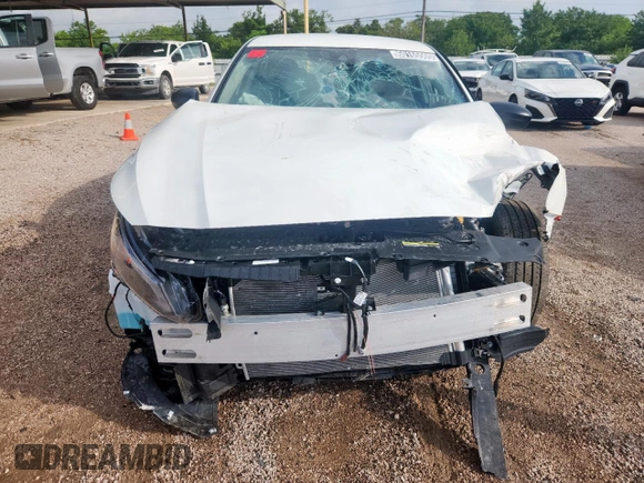 2025 Nissan Altima SV z VIN 1N4BL4DV6SN372211, wystawiony jako Copart lot #60165505 z przebiegiem 5 908 mil mil oraz Czysty tytuł • Clean title. Historia ofert i sprzedaży dostępna na DreamBid. Obrazek 5.