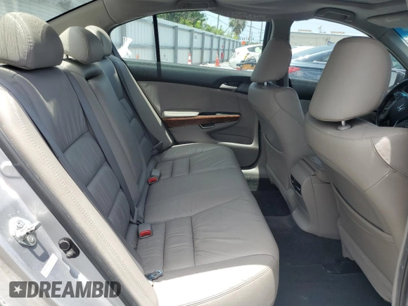 2011 Honda Accord EX-L z VIN 1HGCP3F84BA018491, wystawiony jako Copart lot #60306505 z przebiegiem 125 807 mil mil oraz Czysty tytuł • Clean title. Historia ofert i sprzedaży dostępna na DreamBid. Obrazek 10.