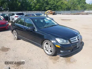 2012 Mercedes-Benz C 300 Sport z VIN WDDGF8BB8CR200253, wystawiony jako IAAI lot #42735797 z przebiegiem 140 277 mil mil oraz . Historia ofert i sprzedaży dostępna na DreamBid. Obrazek 1.