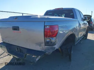 2008 Toyota Tundra z VIN 5TFRV54138X062990, wystawiony jako IAAI lot #41258844 z przebiegiem 206 873 mil mil oraz . Historia ofert i sprzedaży dostępna na DreamBid. Obrazek 4.