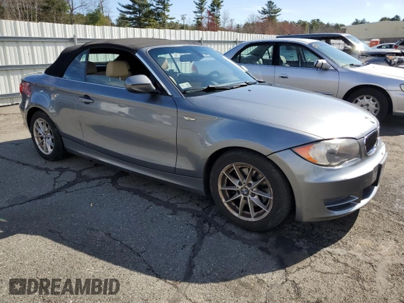 2011 BMW 1 Series 128i z VIN WBAUN1C58BVH83316, wystawiony jako Copart lot #52427935 z przebiegiem 89 781 mil mil oraz Szkoda całkowita • Salvage title. Historia ofert i sprzedaży dostępna na DreamBid. Obrazek 4.