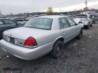 2003 Ford Crown Victoria LX with VIN 2FAFP74W53X151974, listed as a IAAI auction lot 40887020 with 186,149 mi miles. Bid and sale history available at carsss.com. Image 4.