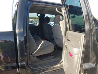 2007 Chevrolet Silverado 1500HD LT1 z VIN 1GCGC13U17F197536, wystawiony jako IAAI lot #42167105 z przebiegiem 177 604 mil mil oraz . Historia ofert i sprzedaży dostępna na DreamBid. Obrazek 8.