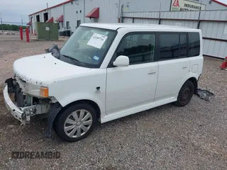 2005 Scion xB z VIN JTLKT324154018321, wystawiony jako IAAI lot #42189716 z przebiegiem 204 574 mil mil oraz . Historia ofert i sprzedaży dostępna na DreamBid. Obrazek 2.