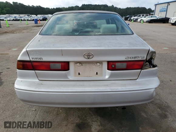 1997 Toyota Camry LE z VIN 4T1BG22K6VU815524, wystawiony jako Copart lot #57466415 z przebiegiem Nie podano mil oraz Szkoda całkowita • Salvage title. Historia ofert i sprzedaży dostępna na DreamBid. Obrazek 6.
