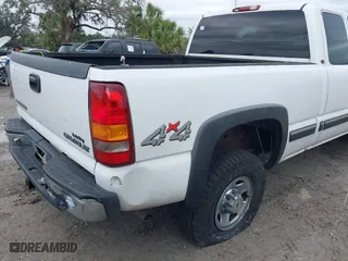 2000 Chevrolet Silverado 2500 LS with VIN 1GCGK29U0YE421788, listed as a IAAI auction lot 41740928 with 192,447 mi miles. Bid and sale history available at carsss.com. Image 14.