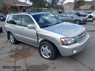 2006 Toyota Highlander w/3rd Row with VIN JTEDP21A060104055, listed as a IAAI auction lot 41786954 with 131,160 mi miles. Bid and sale history available at carsss.com. Image 1.