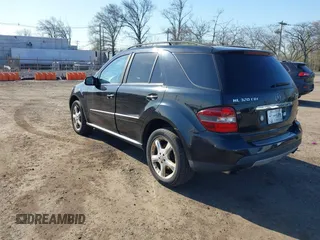 2008 Mercedes-Benz M 320 CDI with VIN 4JGBB22E98A302282, listed as a IAAI auction lot 42048733 with 273,265 mi miles and . Bid and sale history available at DreamBid. Image 3.