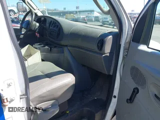 2006 Ford Econoline Cargo z VIN 1FTNE24L56DA64432, wystawiony jako IAAI lot #41888024 z przebiegiem 245 481 mil mil oraz . Historia ofert i sprzedaży dostępna na DreamBid. Obrazek 5.