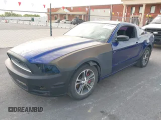 2014 Ford Mustang V6 z VIN 1ZVBP8AM7E5287817, wystawiony jako IAAI lot #42642851 z przebiegiem 203 384 mil mil oraz . Historia ofert i sprzedaży dostępna na DreamBid. Obrazek 17.