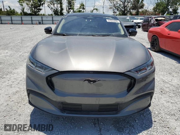 2023 Ford Mustang Mach-E Premium z VIN 3FMTK3SUXPMB08654, wystawiony jako Copart lot #57833495 z przebiegiem 2 822 mil mil oraz Szkoda całkowita • Salvage title. Historia ofert i sprzedaży dostępna na DreamBid. Obrazek 5.