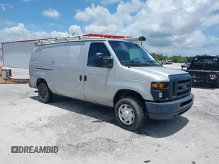 2014 Ford Econoline Cargo Commercial z VIN 1FTNE1EW6EDB05698, wystawiony jako IAAI lot #42236705 z przebiegiem 162 416 mil mil oraz . Historia ofert i sprzedaży dostępna na DreamBid. Obrazek 1.