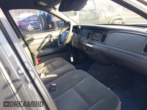2005 Ford Police Interceptor z VIN 2FAHP71W95X170821, wystawiony jako IAAI lot #41538727 z przebiegiem 115 722 mil mil oraz . Historia ofert i sprzedaży dostępna na DreamBid. Obrazek 5.