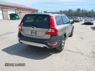 2012 Volvo XC70 T6 with VIN YV4902BZXC1137733, listed as a IAAI auction lot 42018303 with Not Provided miles and . Bid and sale history available at DreamBid. Image 4.