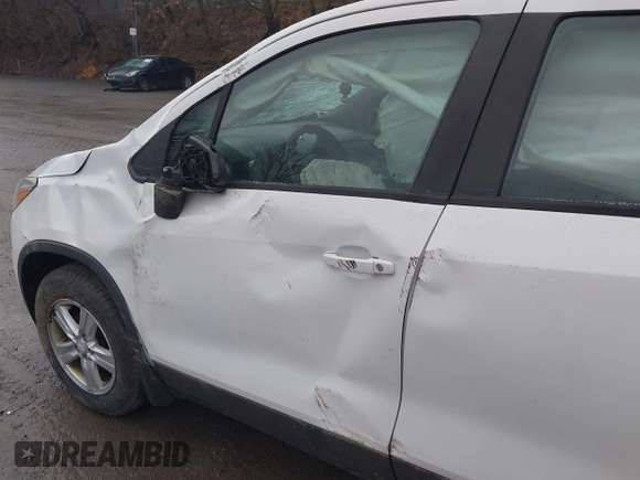 2018 Chevrolet Trax LS with VIN 3GNCJNSB9JL283743, listed as a IAAI auction lot 41569737 with 35,337 mi miles and . Bid and sale history available at DreamBid. Image 22.