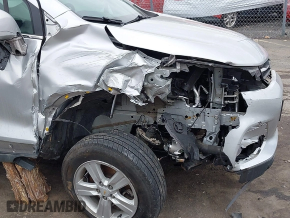 2020 Chevrolet Trax LT with VIN KL7CJPSB6LB040073, listed as a IAAI auction lot 41729327 with 65,652 mi miles. Bid and sale history available at carsss.com. Image 6.