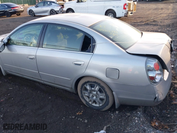 2006 Nissan Altima 2.5 with VIN 1N4AL11D06N385807, listed as a IAAI auction lot 41818211 with 999,999 mi miles. Bid and sale history available at carsss.com. Image 3.