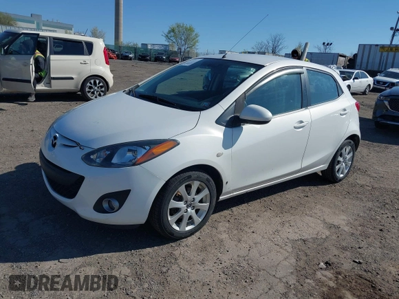 2013 Mazda 2 Touring z VIN JM1DE1LYXD0157874, wystawiony jako IAAI lot #41999395 z przebiegiem 136 954 mil mil oraz . Historia ofert i sprzedaży dostępna na DreamBid. Obrazek 17.