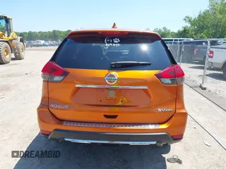 2017 Nissan Rogue S z VIN JN8AT2MVXHW021187, wystawiony jako IAAI lot #42645423 z przebiegiem 78 128 mil mil oraz . Historia ofert i sprzedaży dostępna na DreamBid. Obrazek 16.