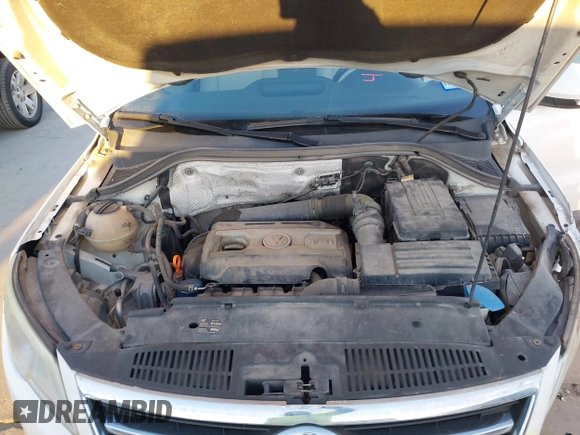 2010 Volkswagen Tiguan SEL with VIN WVGBV7AX4AW514362, listed as a IAAI auction lot 41413300 with 154,201 mi miles and . Bid and sale history available at DreamBid. Image 10.