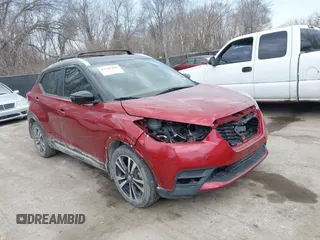 2019 Nissan Kicks SR with VIN 3N1CP5CUXKL492775, listed as a IAAI auction lot 41781059 with 152,745 mi miles. Bid and sale history available at carsss.com. Image 1.