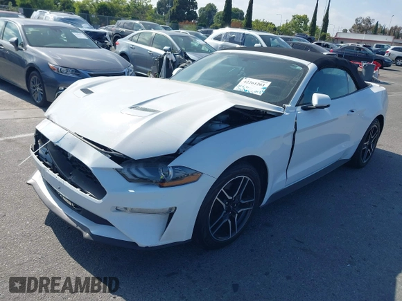 2018 Ford Mustang EcoBoost Premium z VIN 1FATP8UH8J5111364, wystawiony jako IAAI lot #42261261 z przebiegiem 102 703 mil mil oraz . Historia ofert i sprzedaży dostępna na DreamBid. Obrazek 2.