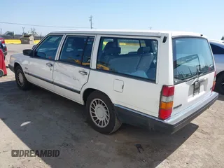 1993 Volvo 960 z VIN YV1KW9517P0010929, wystawiony jako IAAI lot #42159784 z przebiegiem 246 735 mil mil oraz . Historia ofert i sprzedaży dostępna na DreamBid. Obrazek 3.