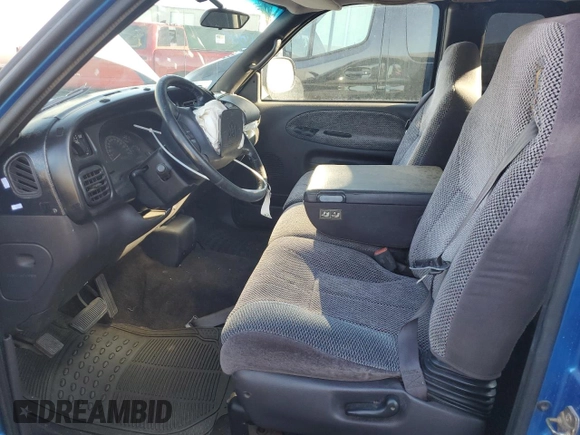 2000 Dodge 1500 z VIN 3B7HC13Y5YM225220, wystawiony jako Copart lot #56602475 z przebiegiem 178 267 mil mil oraz Szkoda całkowita • Salvage title. Historia ofert i sprzedaży dostępna na DreamBid. Obrazek 7.