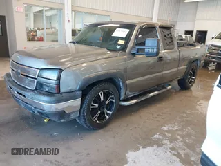 2006 Chevrolet Silverado 1500 Work Truck with VIN 1GCEC19X76Z300027, listed as a IAAI auction lot 41378404 with 171,637 mi miles. Bid and sale history available at carsss.com. Image 2.