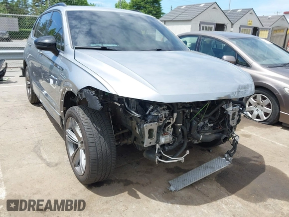 2022 Volkswagen Tiguan SE R-Line Black z VIN 3VV8B7AX9NM093043, wystawiony jako IAAI lot #42290191 z przebiegiem 55 136 mil mil oraz . Historia ofert i sprzedaży dostępna na DreamBid. Obrazek 1.