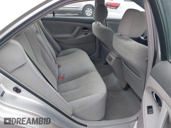 2007 Toyota Camry CE z VIN 4T1BE46K87U188131, wystawiony jako IAAI lot #42378672 z przebiegiem 274 966 mil mil oraz . Historia ofert i sprzedaży dostępna na DreamBid. Obrazek 8.