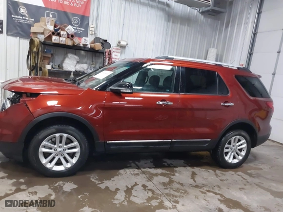 2014 Ford Explorer XLT with VIN 1FM5K8D89EGA17579, listed as a IAAI auction lot 40903918 with 127,780 mi miles. Bid and sale history available at carsss.com. Image 14.