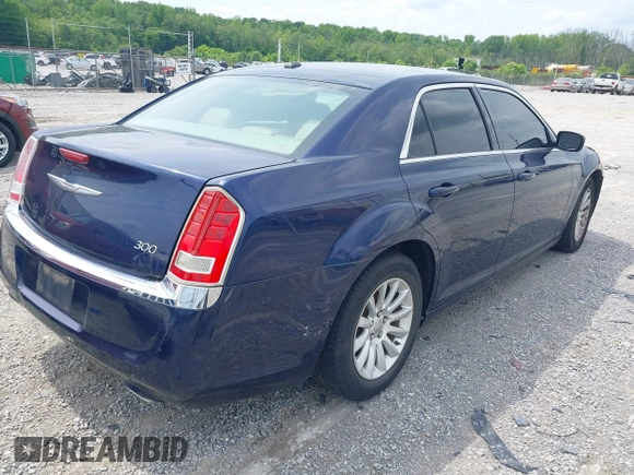 2014 Chrysler 300 z VIN 2C3CCAAG5EH373645, wystawiony jako IAAI lot #42282963 z przebiegiem 220 825 mil mil oraz . Historia ofert i sprzedaży dostępna na DreamBid. Obrazek 4.