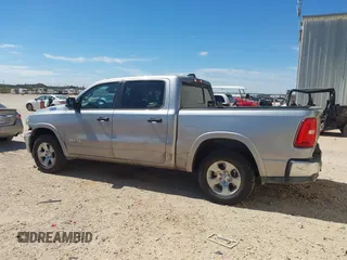 2025 Ram 1500 Big Horn z VIN 1C6SRFFP9SN581193, wystawiony jako IAAI lot #41874738 z przebiegiem 27 347 mil mil oraz . Historia ofert i sprzedaży dostępna na DreamBid. Obrazek 14.