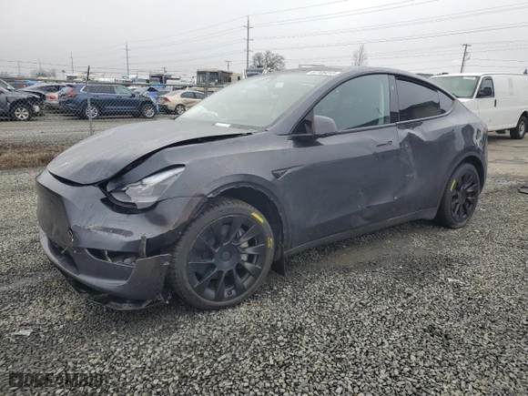 2024 Tesla Model Y Long Range with VIN 7SAYGAEE2RF063773, listed as a Copart auction lot 87706015 with 13,814 mi miles and Salvage Title. Bid and sale history available at carsss.com. Image 1.