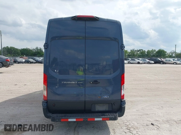 2019 Ford Transit z VIN 1FTYR3XM5KKB13744, wystawiony jako IAAI lot #41768047 z przebiegiem 106 212 mil mil oraz . Historia ofert i sprzedaży dostępna na DreamBid. Obrazek 16.