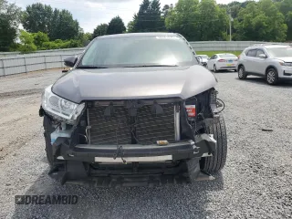 2018 Toyota Highlander LE with VIN 5TDZARFH4JS039470, listed as a Copart auction lot 56961575 with 40,236 mi miles and Salvage title. Bid and sale history available at DreamBid. Image 5.