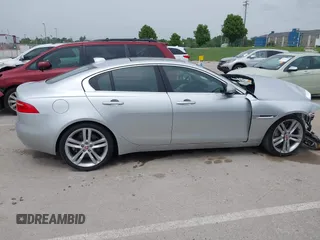 2017 Jaguar XE 35t Prestige z VIN SAJAK4BV2HA963732, wystawiony jako IAAI lot #42275319 z przebiegiem 32 600 mil mil oraz . Historia ofert i sprzedaży dostępna na DreamBid. Obrazek 12.