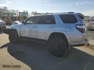 2019 Toyota 4Runner SR5 with VIN JTEBU5JR1K5640677, listed as a Copart auction lot 45236155 with 0 mi miles and Salvage Title. Bid and sale history available at carsss.com. Image 2.