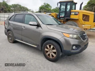 2012 Kia Sorento LX z VIN 5XYKT3A6XCG220216, wystawiony jako Copart lot #57467095 z przebiegiem 116 672 mil mil oraz Szkoda całkowita • Salvage title. Historia ofert i sprzedaży dostępna na DreamBid. Obrazek 4.