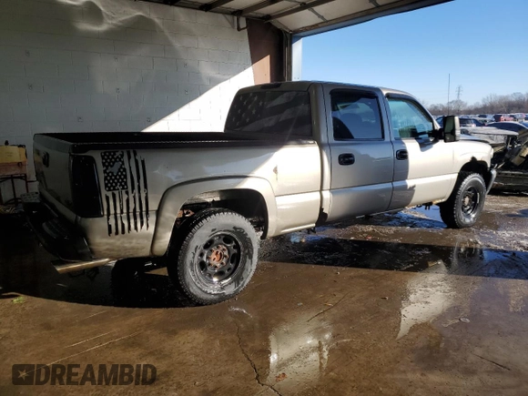 2001 GMC Sierra 1500HD SLT z VIN 1GTGK13U51F151024, wystawiony jako Copart lot #41991685 z przebiegiem 187 734 mil mil oraz Szkody całkowita. Historia ofert i sprzedaży dostępna na DreamBid. Obrazek 3.