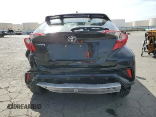 2018 Toyota C-HR XLE z VIN NMTKHMBXXJR024077, wystawiony jako Copart lot #53398025 z przebiegiem 97 079 mil mil oraz Szkoda całkowita • Salvage title. Historia ofert i sprzedaży dostępna na DreamBid. Obrazek 6.